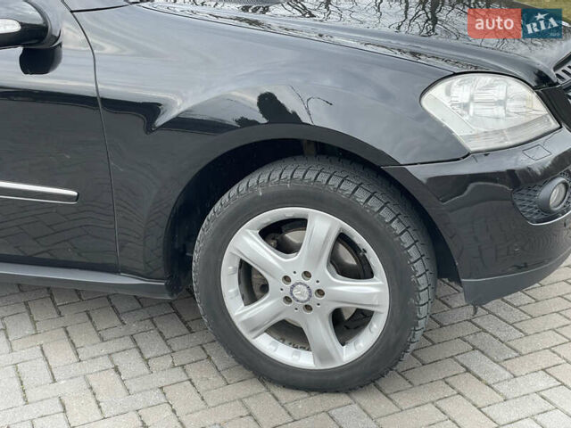 Чорний Мерседес М-Клас, об'ємом двигуна 3 л та пробігом 232 тис. км за 12300 $, фото 5 на Automoto.ua
