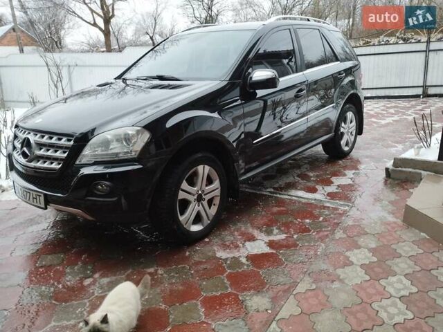 Черный Мерседес М-Класс, объемом двигателя 2.99 л и пробегом 290 тыс. км за 12000 $, фото 10 на Automoto.ua
