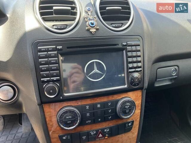 Черный Мерседес М-Класс, объемом двигателя 3.5 л и пробегом 263 тыс. км за 12000 $, фото 18 на Automoto.ua