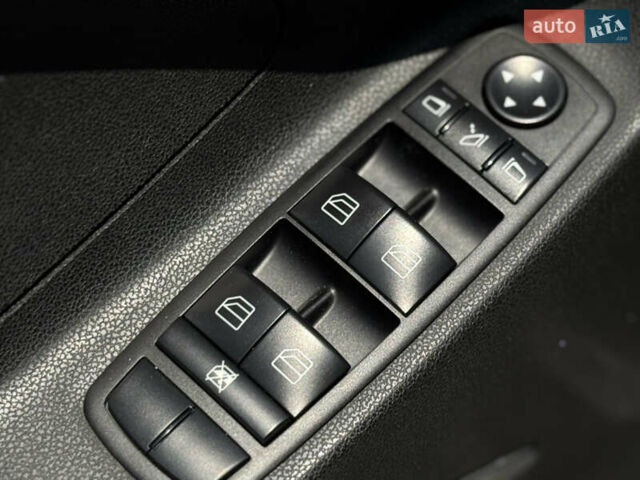 Черный Мерседес М-Класс, объемом двигателя 3.5 л и пробегом 287 тыс. км за 10500 $, фото 16 на Automoto.ua