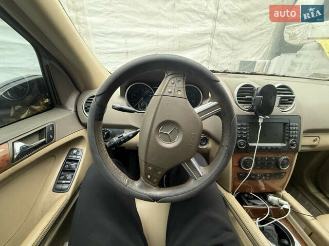 Черный Мерседес М-Класс, объемом двигателя 3.5 л и пробегом 313 тыс. км за 6500 $, фото 11 на Automoto.ua