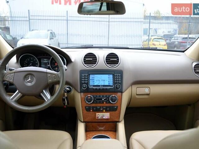 Чорний Мерседес М-Клас, об'ємом двигуна 3.5 л та пробігом 197 тис. км за 9999 $, фото 42 на Automoto.ua