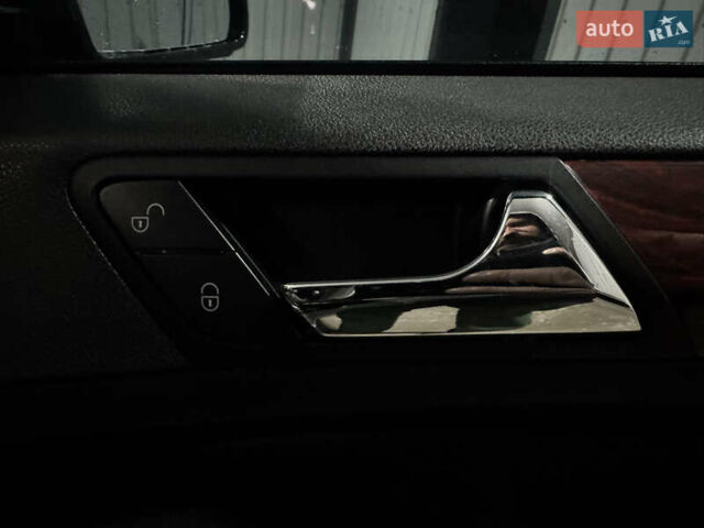 Черный Мерседес М-Класс, объемом двигателя 3.5 л и пробегом 196 тыс. км за 15000 $, фото 24 на Automoto.ua