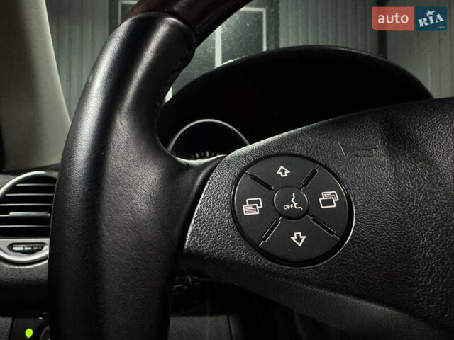 Черный Мерседес М-Класс, объемом двигателя 3.5 л и пробегом 196 тыс. км за 15000 $, фото 10 на Automoto.ua