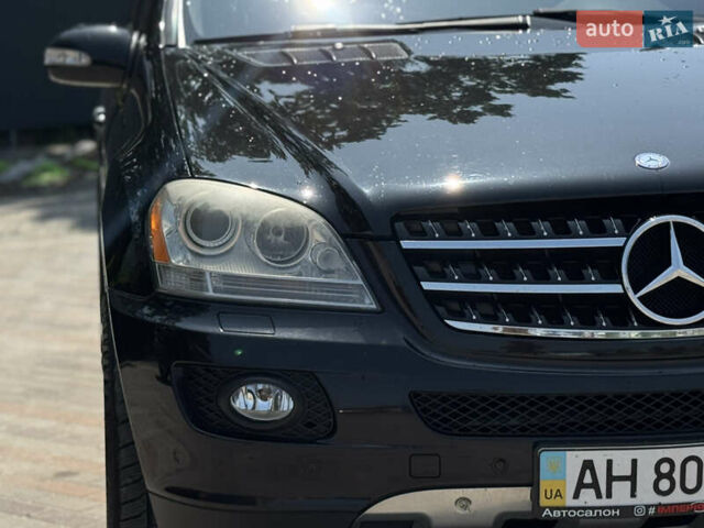 Черный Мерседес М-Класс, объемом двигателя 3.5 л и пробегом 287 тыс. км за 10500 $, фото 12 на Automoto.ua