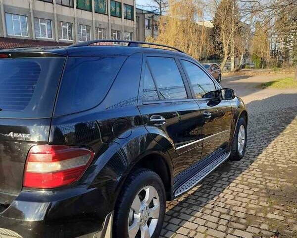 Черный Мерседес М-Класс, объемом двигателя 3 л и пробегом 319 тыс. км за 14000 $, фото 1 на Automoto.ua