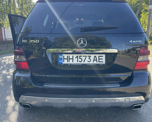 Черный Мерседес М-Класс, объемом двигателя 3.5 л и пробегом 285 тыс. км за 10000 $, фото 3 на Automoto.ua