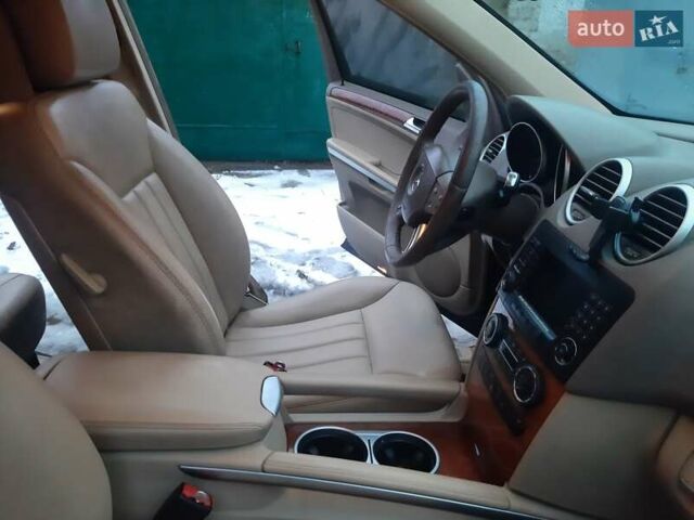 Черный Мерседес М-Класс, объемом двигателя 3.5 л и пробегом 155 тыс. км за 14000 $, фото 16 на Automoto.ua