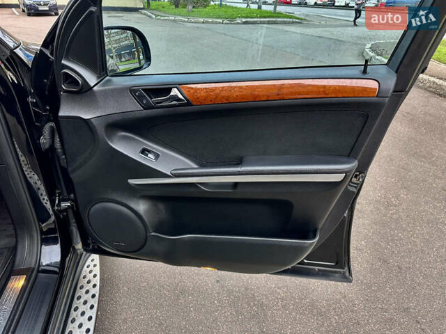 Чорний Мерседес М-Клас, об'ємом двигуна 3 л та пробігом 255 тис. км за 14000 $, фото 32 на Automoto.ua