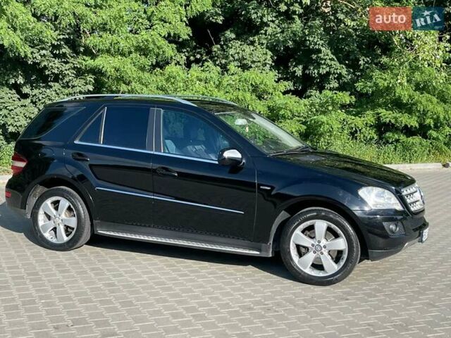 Черный Мерседес М-Класс, объемом двигателя 3 л и пробегом 445 тыс. км за 14000 $, фото 2 на Automoto.ua