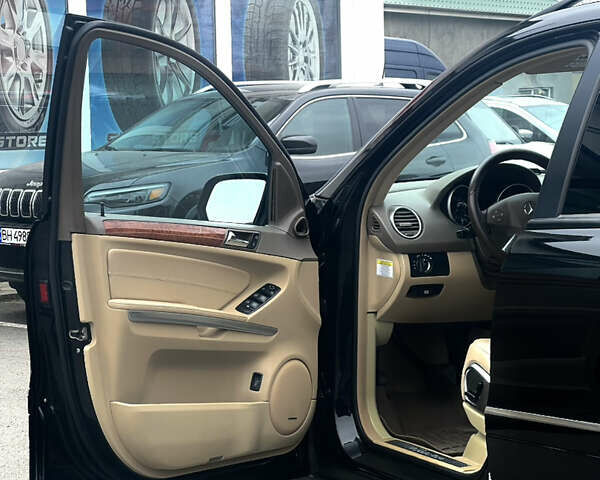 Мерседес М-Класс 2009 в Измаиле на Automoto.ua Черный Мерседес М-Класс, объемом двигателя 3.5 л и пробегом 240 тыс. км за 13500 $, фото 11 на Automoto.ua
