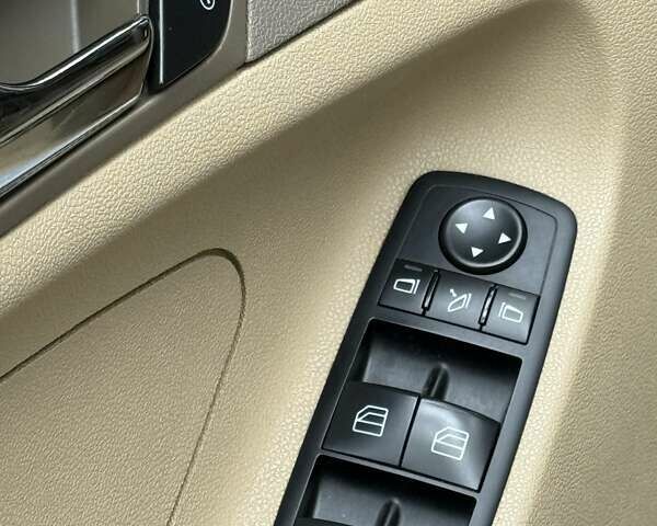 Черный Мерседес М-Класс, объемом двигателя 3.5 л и пробегом 174 тыс. км за 10650 $, фото 49 на Automoto.ua