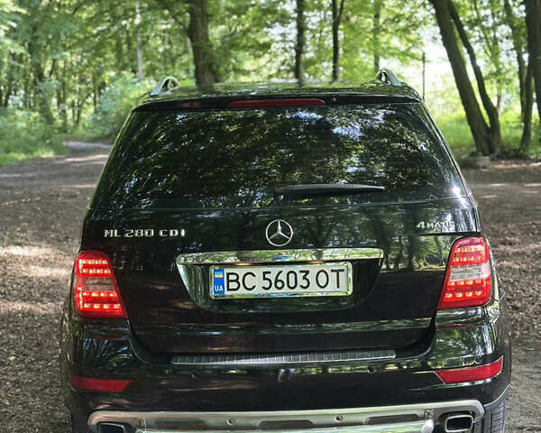 Чорний Мерседес М-Клас, об'ємом двигуна 3 л та пробігом 325 тис. км за 13000 $, фото 4 на Automoto.ua