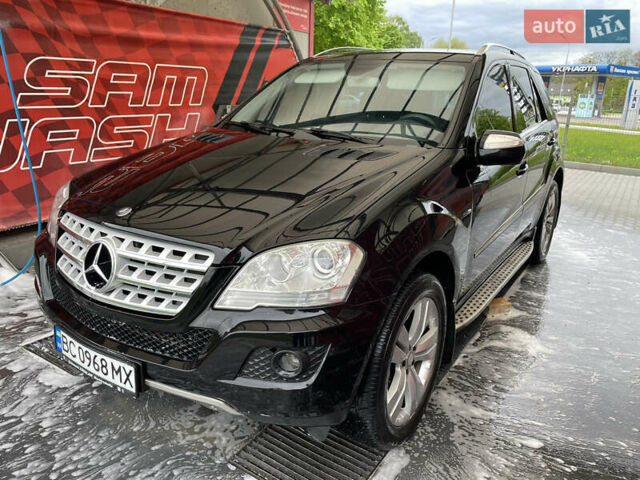 Черный Мерседес М-Класс, объемом двигателя 2.99 л и пробегом 275 тыс. км за 13499 $, фото 1 на Automoto.ua