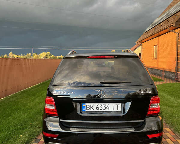 Черный Мерседес М-Класс, объемом двигателя 3 л и пробегом 280 тыс. км за 16100 $, фото 2 на Automoto.ua