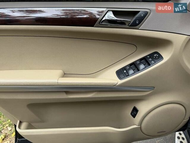 Черный Мерседес М-Класс, объемом двигателя 3.5 л и пробегом 174 тыс. км за 10650 $, фото 48 на Automoto.ua