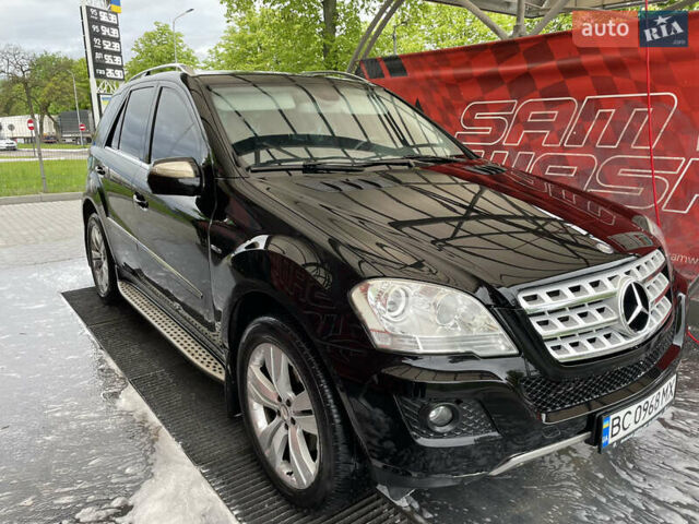 Черный Мерседес М-Класс, объемом двигателя 2.99 л и пробегом 275 тыс. км за 13499 $, фото 2 на Automoto.ua