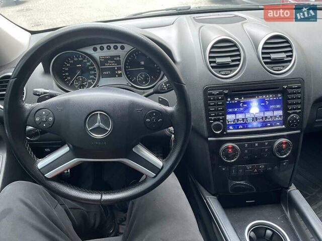 Черный Мерседес М-Класс, объемом двигателя 2.99 л и пробегом 275 тыс. км за 13499 $, фото 6 на Automoto.ua