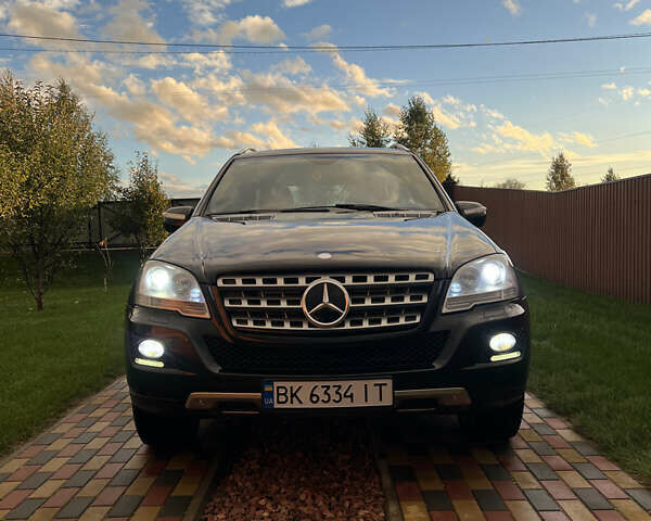 Черный Мерседес М-Класс, объемом двигателя 3 л и пробегом 280 тыс. км за 16100 $, фото 3 на Automoto.ua