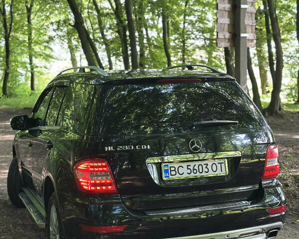 Чорний Мерседес М-Клас, об'ємом двигуна 3 л та пробігом 325 тис. км за 13000 $, фото 5 на Automoto.ua