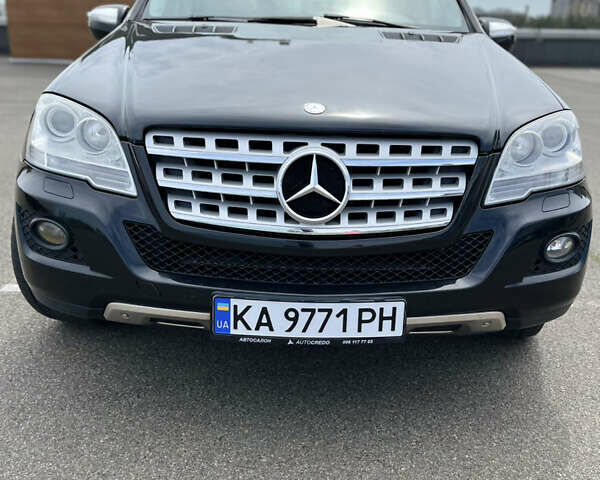 Черный Мерседес М-Класс, объемом двигателя 3.5 л и пробегом 230 тыс. км за 13500 $, фото 2 на Automoto.ua