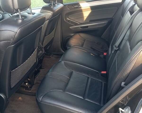 Черный Мерседес М-Класс, объемом двигателя 2.99 л и пробегом 320 тыс. км за 15000 $, фото 11 на Automoto.ua