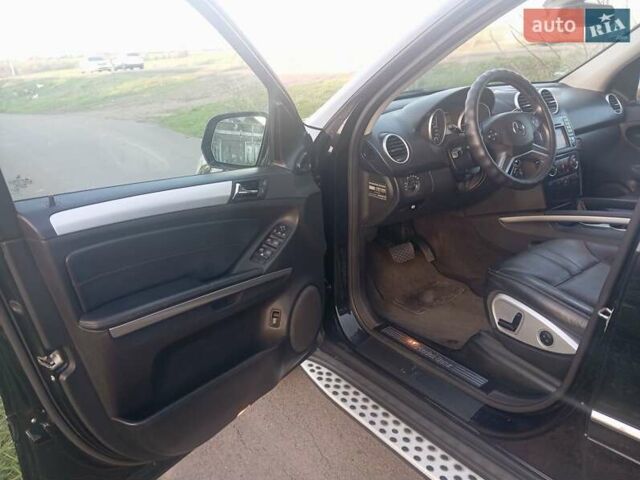 Черный Мерседес М-Класс, объемом двигателя 2.99 л и пробегом 320 тыс. км за 15000 $, фото 9 на Automoto.ua