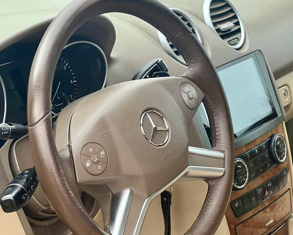 Мерседес М-Класс 2009 в Измаиле на Automoto.ua Черный Мерседес М-Класс, объемом двигателя 3.5 л и пробегом 240 тыс. км за 13500 $, фото 16 на Automoto.ua