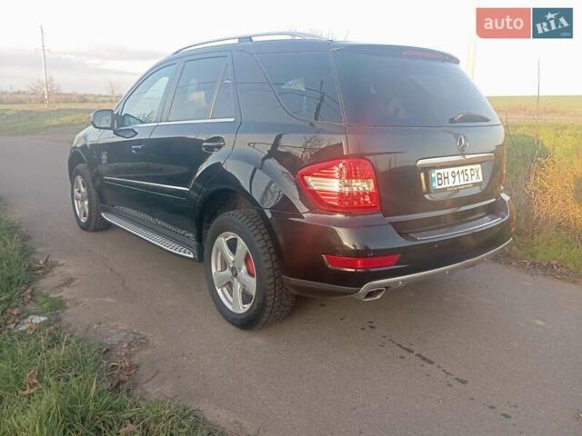 Черный Мерседес М-Класс, объемом двигателя 2.99 л и пробегом 320 тыс. км за 15000 $, фото 4 на Automoto.ua