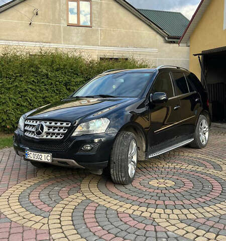 Мерседес М-Клас 2009 у Яворове на Automoto.ua Чорний Мерседес М-Клас, об'ємом двигуна 3 л та пробігом 330 тис. км за 16300 $, фото 6 на Automoto.ua