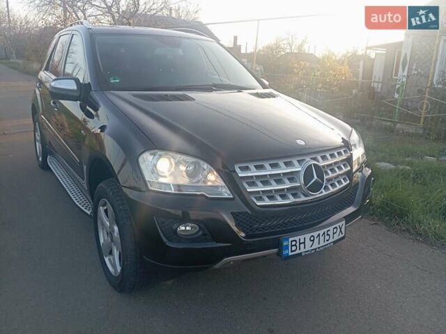 Черный Мерседес М-Класс, объемом двигателя 2.99 л и пробегом 320 тыс. км за 15000 $, фото 5 на Automoto.ua