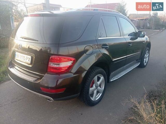 Черный Мерседес М-Класс, объемом двигателя 2.99 л и пробегом 320 тыс. км за 15000 $, фото 2 на Automoto.ua