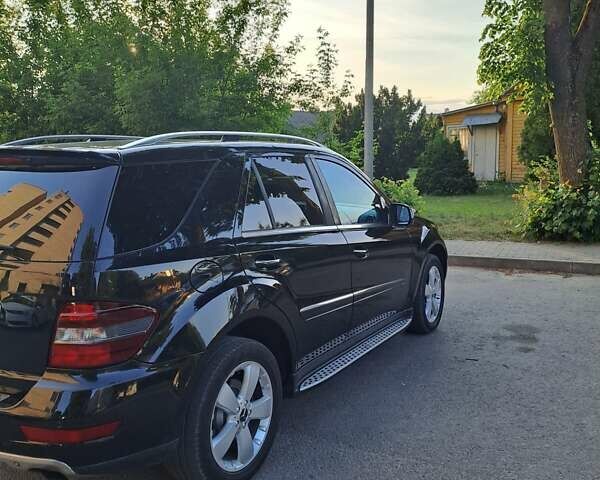 Черный Мерседес М-Класс, объемом двигателя 3 л и пробегом 270 тыс. км за 11300 $, фото 5 на Automoto.ua