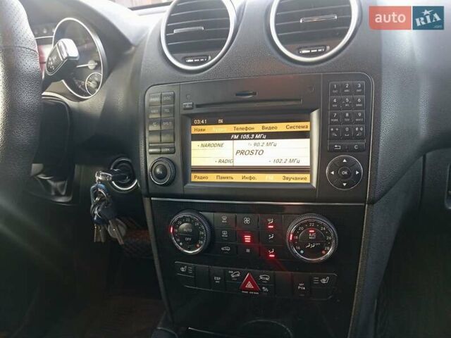 Черный Мерседес М-Класс, объемом двигателя 2.99 л и пробегом 320 тыс. км за 15000 $, фото 16 на Automoto.ua