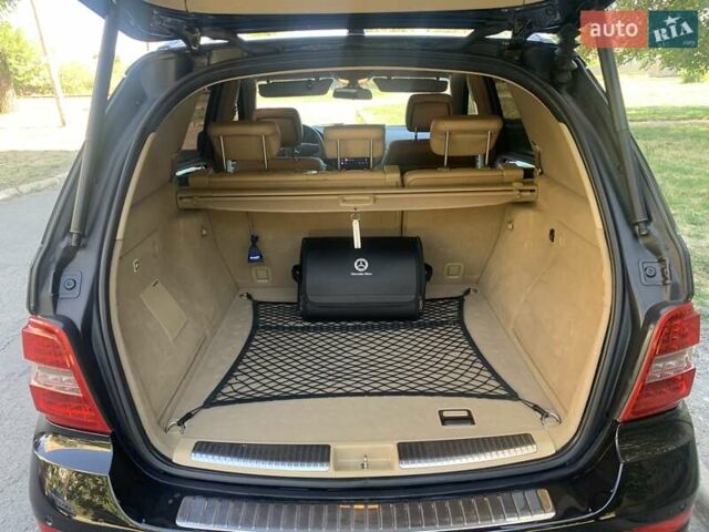 Черный Мерседес М-Класс, объемом двигателя 3.5 л и пробегом 225 тыс. км за 14000 $, фото 21 на Automoto.ua