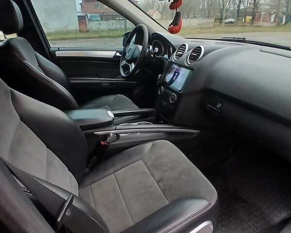 Черный Мерседес М-Класс, объемом двигателя 3 л и пробегом 274 тыс. км за 14500 $, фото 7 на Automoto.ua