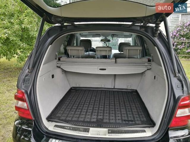 Черный Мерседес М-Класс, объемом двигателя 2.99 л и пробегом 199 тыс. км за 13500 $, фото 1 на Automoto.ua