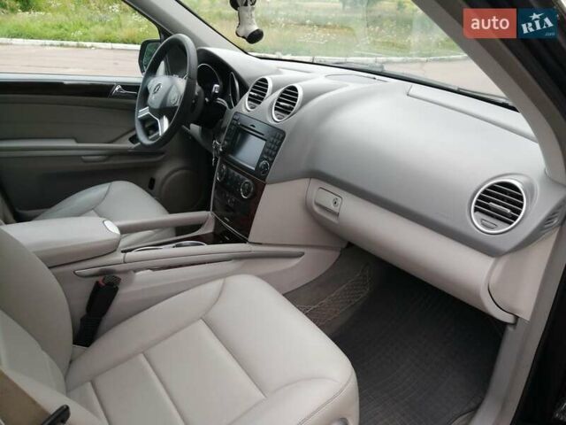 Черный Мерседес М-Класс, объемом двигателя 2.99 л и пробегом 199 тыс. км за 13500 $, фото 7 на Automoto.ua