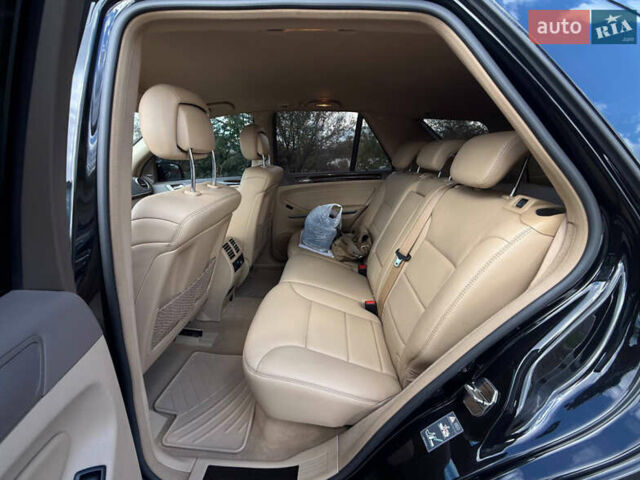 Черный Мерседес М-Класс, объемом двигателя 3.5 л и пробегом 225 тыс. км за 14000 $, фото 11 на Automoto.ua