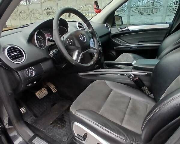 Черный Мерседес М-Класс, объемом двигателя 3 л и пробегом 274 тыс. км за 14500 $, фото 6 на Automoto.ua