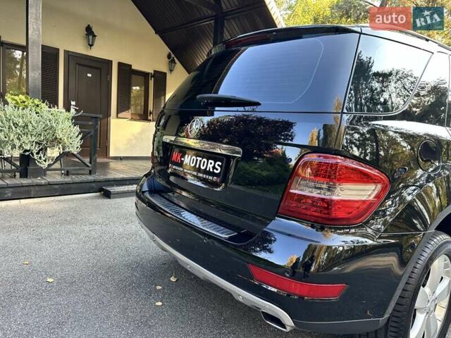 Черный Мерседес М-Класс, объемом двигателя 2.99 л и пробегом 240 тыс. км за 16600 $, фото 17 на Automoto.ua