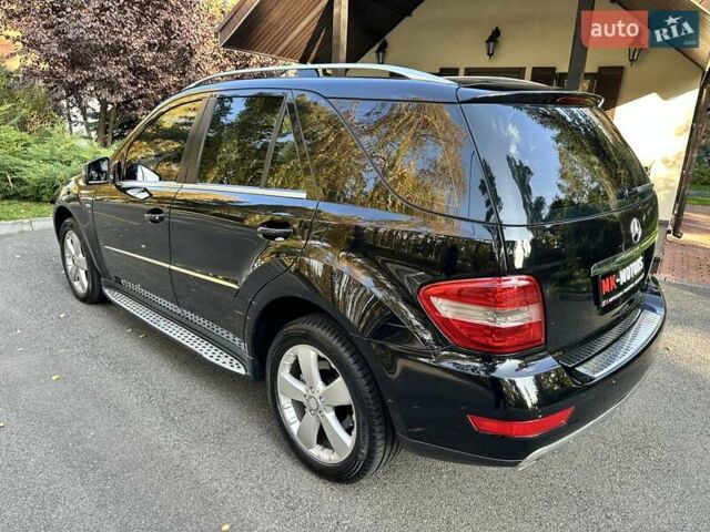 Черный Мерседес М-Класс, объемом двигателя 2.99 л и пробегом 240 тыс. км за 16600 $, фото 3 на Automoto.ua