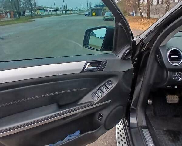 Черный Мерседес М-Класс, объемом двигателя 3 л и пробегом 274 тыс. км за 14500 $, фото 5 на Automoto.ua