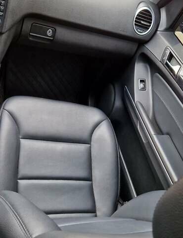 Черный Мерседес М-Класс, объемом двигателя 3 л и пробегом 334 тыс. км за 17300 $, фото 6 на Automoto.ua