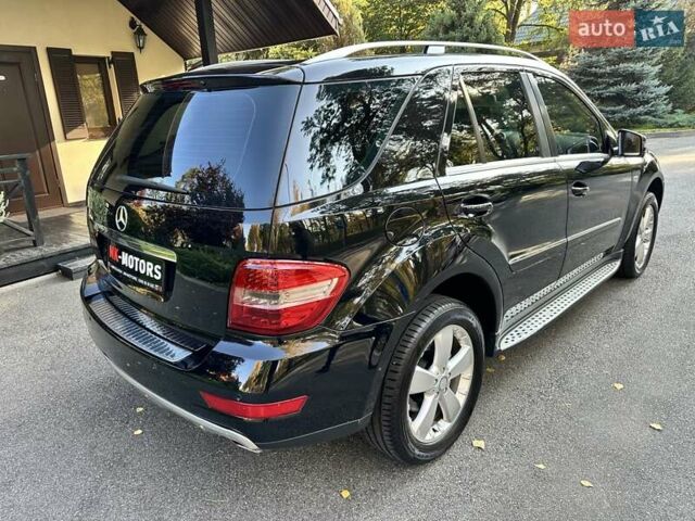 Черный Мерседес М-Класс, объемом двигателя 2.99 л и пробегом 240 тыс. км за 16600 $, фото 13 на Automoto.ua