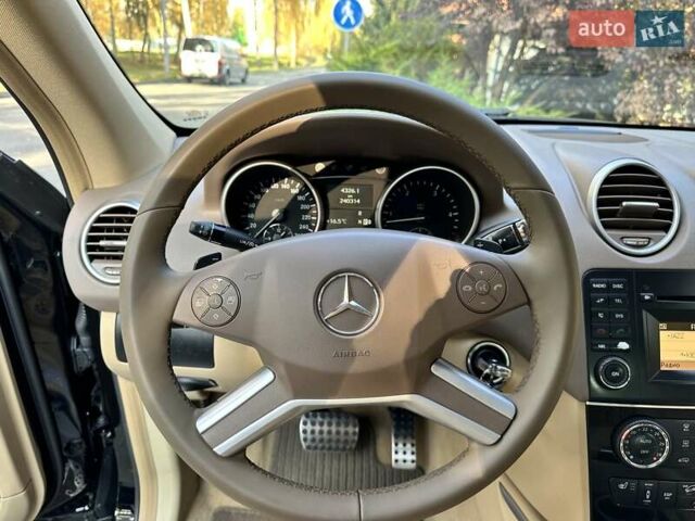 Черный Мерседес М-Класс, объемом двигателя 2.99 л и пробегом 240 тыс. км за 16600 $, фото 45 на Automoto.ua