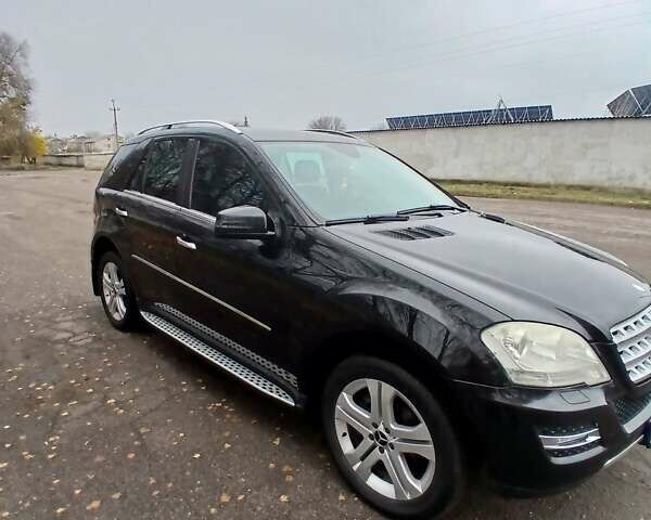 Черный Мерседес М-Класс, объемом двигателя 3 л и пробегом 274 тыс. км за 14500 $, фото 1 на Automoto.ua