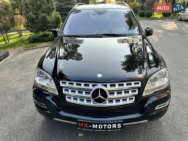 Черный Мерседес М-Класс, объемом двигателя 2.99 л и пробегом 240 тыс. км за 16600 $, фото 6 на Automoto.ua