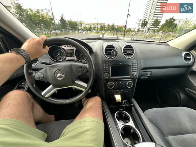 Черный Мерседес М-Класс, объемом двигателя 2.99 л и пробегом 250 тыс. км за 17500 $, фото 43 на Automoto.ua