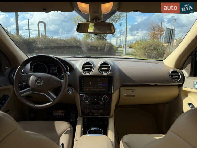 Черный Мерседес М-Класс, объемом двигателя 3.5 л и пробегом 225 тыс. км за 14000 $, фото 17 на Automoto.ua